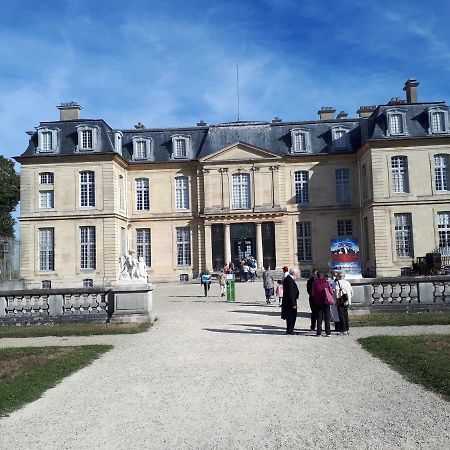 Residence Le Chateau Champs-Sur-Marne Exterior foto